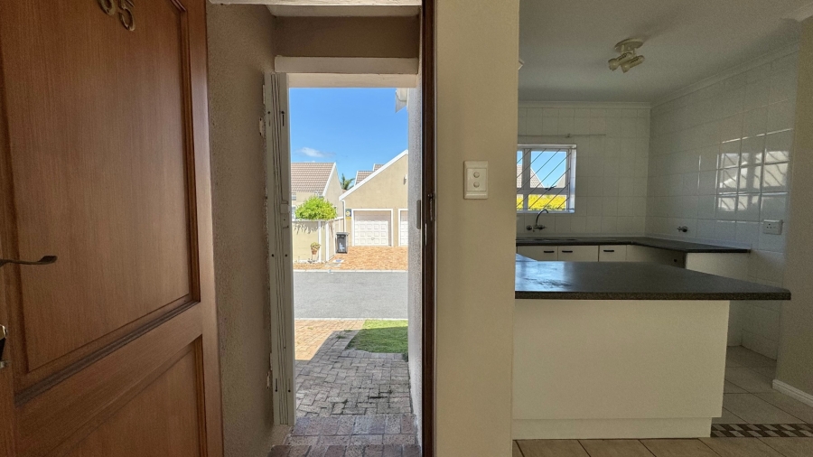 2 Bedroom Property for Sale in Somerset Ridge Western Cape